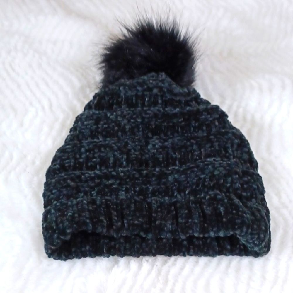 Womans Black Velour Soft Hat Beanie New